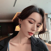 スタッドピアス アクセサリー レディース 女性用 ゴールドカラー ラインストーン 揺れる バー 小ぶり シンプル かわいい キュート カジュアル オフィス 会社 上品 エレガント おしゃれ ファッション小物 耳飾り プレゼント 贈り物 ギフト 誕生日 普段使い 結婚式 フォーマル