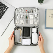 ガジェットポーチ ガジェットケース 収納ポーチ 小物入れ ツールバッグ ケーブル収納 iPadケース 防水 モバイル収納 トラベルポーチ 仕切り付き メッシュポケット付き 大容量 ファスナー 持ち手付き スクエア コンパクト 整理整頓 持ち運び 持ち歩き 出張 ビジネス 旅行 面ファスナー 無地 単色 カジュアル シンプル おしゃれ スマート 青 黒 灰 ピンク