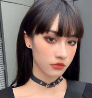 スタッドピアス アクセサリー レディース 女性用 スクエア 四角 キューブ ゴールドカラー シルバーカラー 小ぶり 上品 シック 大人 立方体 オフィス カジュアル おしゃれ ファッション小物 耳飾り プレゼント 贈り物 ギフト 誕生日 普段使い