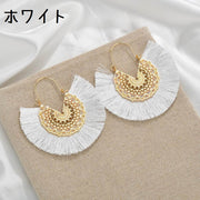 ピアス フープピアス 大ぶり レディース 女性用 アクセサリー ゆらゆら 揺れる 耳飾り フリンジ 扇 タッセル風 レース風 半円 おしゃれ ゴージャス ゴールドカラー 婦人用 大きめ 大きい 赤 青 黒 白