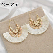 ピアス フープピアス 大ぶり レディース 女性用 アクセサリー ゆらゆら 揺れる 耳飾り フリンジ 扇 タッセル風 レース風 半円 おしゃれ ゴージャス ゴールドカラー 婦人用 大きめ 大きい 赤 青 黒 白