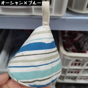 鍋つかみ キッチンミトン 片手 左右兼用 三角 耐熱 吊りひも付き 吊り下げ 収納便利 厚手 かわいい おしゃれ