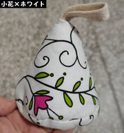 鍋つかみ キッチンミトン 片手 左右兼用 三角 耐熱 吊りひも付き 吊り下げ 収納便利 厚手 かわいい おしゃれ