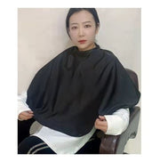 散髪ケープ 散髪マント ヘアエプロン 大人 理容ケープ 白 黒 無地 シンプル 自宅 室内 ヘアカット セルフカット 毛染め ヘアケア 散髪用品