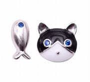 ピアス スタッド レディース アクセサリー ジュエリー シルバーカラー ネコ 猫 魚 サカナ 左右非対称 可愛い おしゃれ シンプル ギフト プレゼント 贈り物