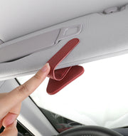 サングラスクリップ サングラスホルダー メガネクリップ メガネホルダー 車用 カー用品 磁石 マグネット レザー調 挟む 簡単取り付け 三角形 引っ掛け収納 車載 カードホルダー 眼鏡クリップ 眼鏡ホルダー 便利