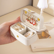 アクセサリーケース ジュエリーボックス 小物入れ アクセサリー用品 持ち運びサイズ 旅行 たくさん入る 指輪 リング ブレスレット ピアス イヤリング 便利 かわいい 可愛い おしゃれ 高級感 シンプル 無地 ピンク 白 黒