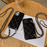 iPhone用ケース チェーンベルト付き 汎用型ケース スマートフォンケース 黒 レザー調 キルティング スマホカバー 携帯カバー ショルダーストラップ 落下防止 保護 傷防止 かわいい おしゃれ アイフォン用