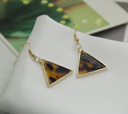 フックピアス ピアス レディース アクセサリー 三角形 トライアングル ピラミッド おしゃれ きれいめ 可愛い かわい 女性用 婦人用 記念日 誕生日 プレゼント 贈り物 ギフト ジュエリー ファッション 雑貨 小物