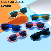 サングラス 子供用 キッズ ジュニア 男女兼用 ウェンリントン型 女の子 男の子 色付き カラーレンズ ファッション小物 日差し対策 紫外線対策 UV対策 ポップ かわいい キュート おしゃれ ガーリー シンプル 黒 緑 黄 青 ピンク 紫