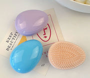 ヘアブラシ 単品 1個 くし 櫛 ヘアコーム ヘアケア用品 卵型 たまご型 円形 丸型 サークル 便利 携帯 外出 通学 通勤 旅行 デイリー コンパクト 持ち運び 持ち歩き かわいい シンプル