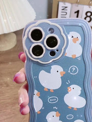 iPhoneケース アイフォンケース スマホカバー 波型エッジ アヒル イチゴ フラワー おしゃれ かわいい イラスト 背面保護 傷防止 なみなみ 大人女子 キュート ガーリー レディース スマートフォンケース アイフォーン用 iPhone14 13 12 11 女性 婦人