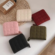 二つ折り財布 財布 2つ折り レディース 女性 婦人 ウォレット コンパクト フェイクレザー キルティング 無地 シンプル おしゃれ かわいい カード収納 ファスナー ボタン プレゼント ギフト 贈り物