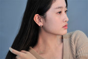 ピアス スタッドピアス アクセサリー レディース 女性用 小ぶり 歯 ラインストーン シルバーカラー おしゃれ かわいい ギフト 記念日 誕生日 プレゼント 贈り物 ファッション小物