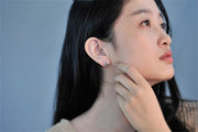 ピアス スタッドピアス アクセサリー レディース 女性用 小ぶり 歯 ラインストーン シルバーカラー おしゃれ かわいい ギフト 記念日 誕生日 プレゼント 贈り物 ファッション小物