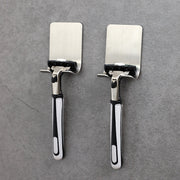 シェーバーホルダー シェーバーフック 単品 剃刀 カミソリ 壁掛けフック 粘着式 壁掛け収納 剃刀ホルダー バスルーム 浴室 お風呂 洗面所 多用途 省スペース 穴あけ不要 工具不要 日用品雑貨 シンプル 便利グッズ 銀色 取り付け簡単