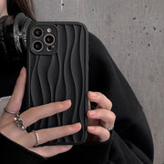 iPhoneケース スマホケース ソフトケース 背面保護 傷防止 汚れ防止 シンプル ウェーブ 波 立体 お洒落 iPhoneカバー スマホカバー スマートフォンケース ブラック 黒 アイフォンケース プチギフト 贈り物