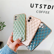 iPhoneケース アイフォンケース アイフォンカバー レディース キルティング風 ゴールドライン 大人可愛い スマホカバー 背面保護 傷防止 おしゃれ かわいい ゴージャス フェミニン エレガント レディース 女性 婦人 スマートフォンケース アイフォーン用
