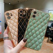iPhoneケース アイフォンケース アイフォンカバー レディース キルティング風 ゴールドライン 大人可愛い スマホカバー 背面保護 傷防止 おしゃれ かわいい ゴージャス フェミニン エレガント レディース 女性 婦人 スマートフォンケース アイフォーン用