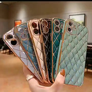 iPhoneケース アイフォンケース アイフォンカバー レディース キルティング風 ゴールドライン 大人可愛い スマホカバー 背面保護 傷防止 おしゃれ かわいい ゴージャス フェミニン エレガント レディース 女性 婦人 スマートフォンケース アイフォーン用