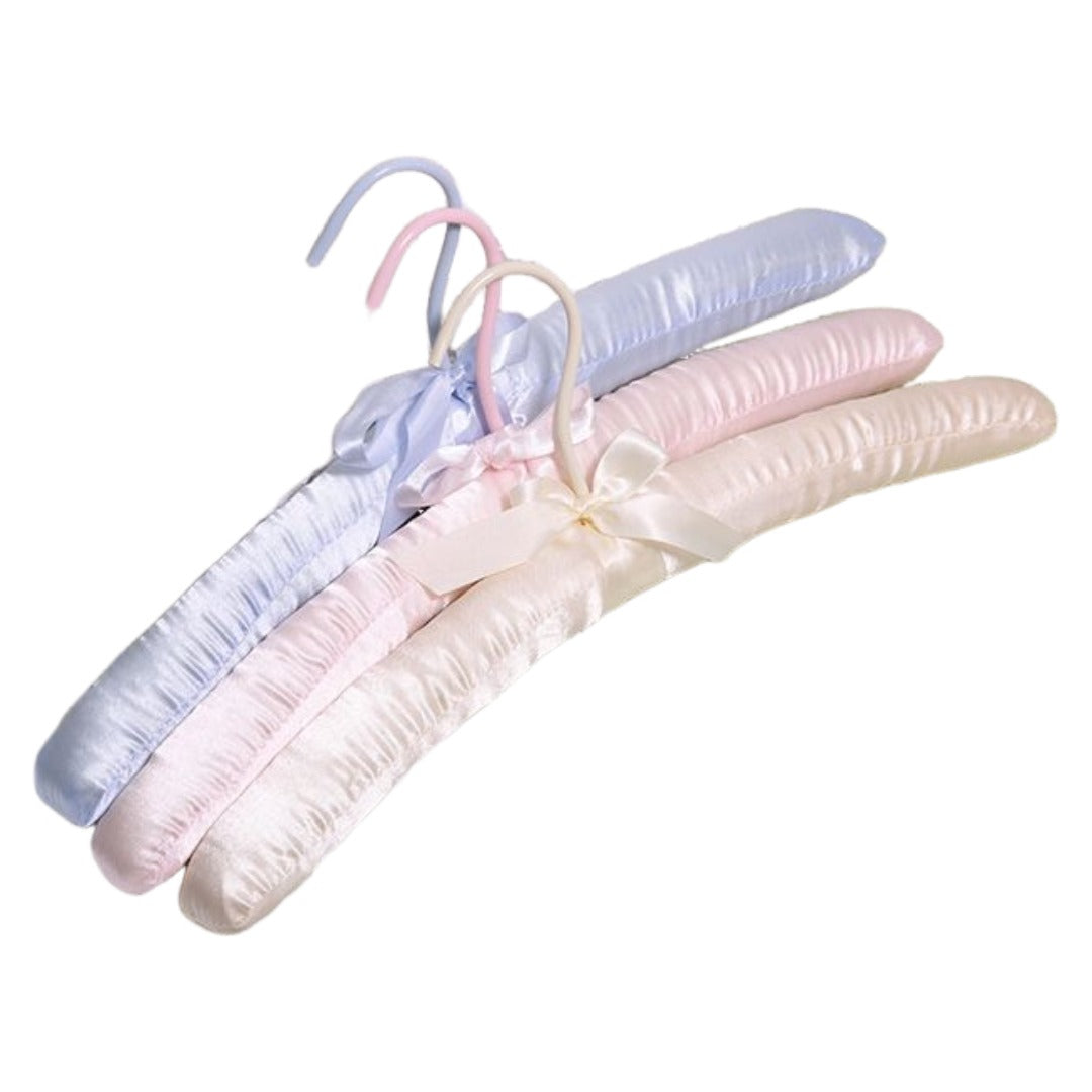 ハンガー 3本セット パッド入りハンガー 38cm クッション スポンジ入り 布製 ドレスハンガー 型崩れ予防 ズレ落ち防止 シルクタッチ 光沢
