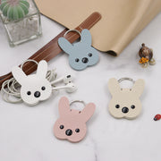 ケーブルホルダー ボタンクリップホルダー ケーブルクリップ 肉球 ウサギ レザー調 フェイクレザー かわいい シンプル イヤホン USB コード まとめる 整理 収納 持ち運び